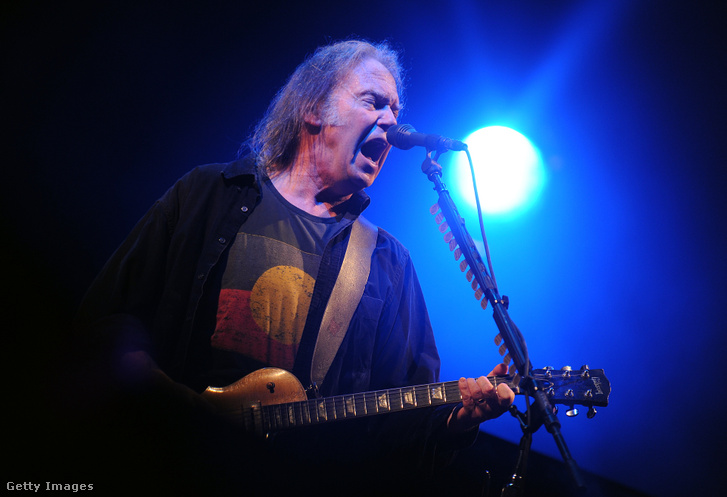 Neil Young fellép a 2009-es Glastonbury Fesztiválon