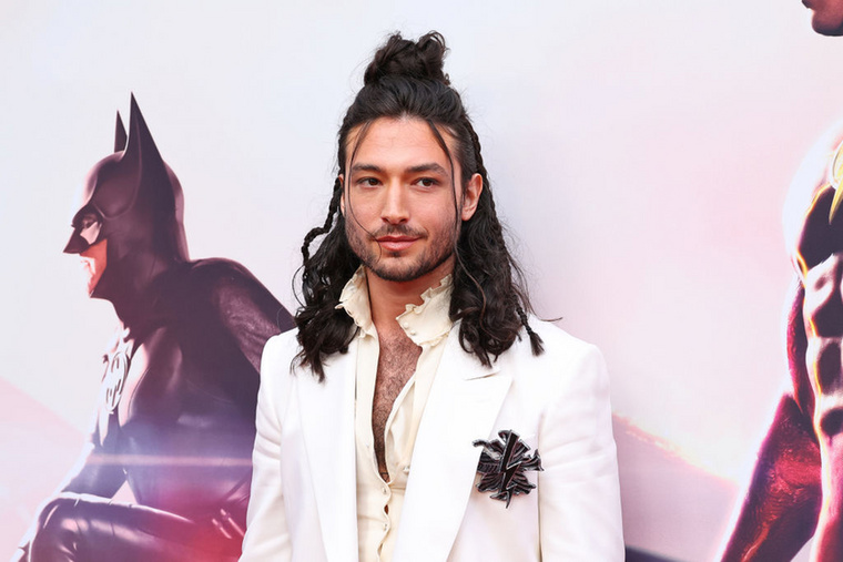 Ezra Miller&nbsp;Ezra Miller, aki szintén szerepelt a „Legendás állatok” filmekben, nem volt elragadtatva attól, hogy Johnny Deppet beválogatták a szereplők közé