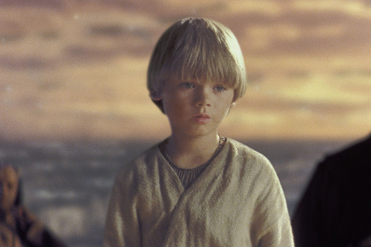 Jake Lloyd, a fiatal Anakin Skywalker szerepében, a Baljós árnyak című filmben