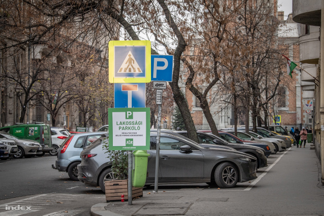 Kedvezményes parkolási díjra több budapesti kerület lakói is jogosultak