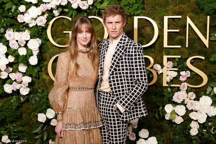 Hannah Bagshawe és Eddie Redmayne igazán összeszokott párost alkottak&nbsp;Hannah Bagshawe egy romantikus, pöttyös és csillogó díszítésű ruhában érkezett, amelynek puffos ujjai és fodros szegélyei elegáns, mégis könnyed hatást keltettek