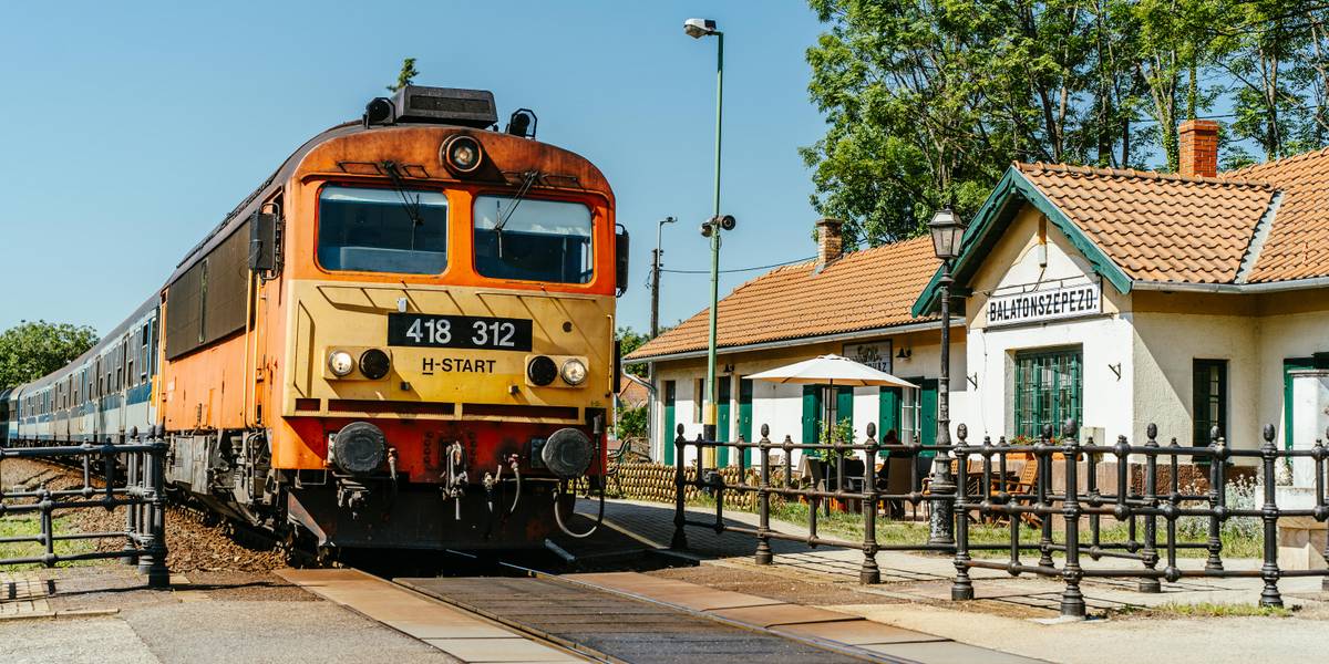 10 plusz InterCity-kocsival készül a nyári balatoni forgalomra a MÁV