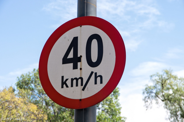 A gyalogátkelőhelyeknél továbbra is 40 km/h sebességgel haladhatnak az autósok