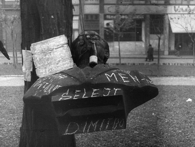 Budapesten a Fővám tér viselte Dimitrov nevét, ott felállított szobra azonban 1956-ban ugyanarra a sorsra jutott, mint Sztáliné