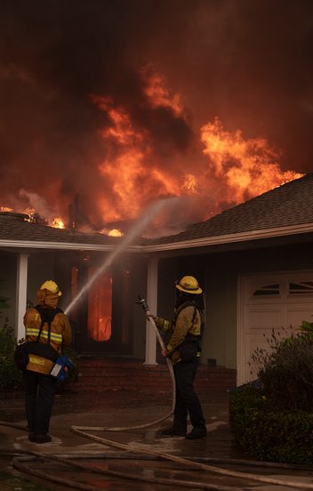 Előre tudták? Furcsán viselkedtek a Los Angeles-i biztosítók a tűzvész előtti időkben