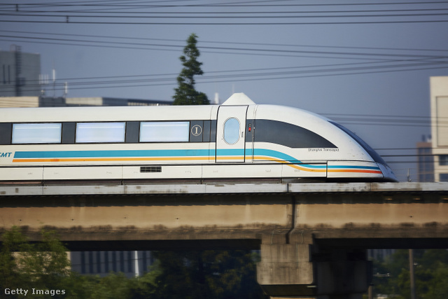 A vonatsínek fölött tíz centivel suhan a maglev vonat Sanghajban is