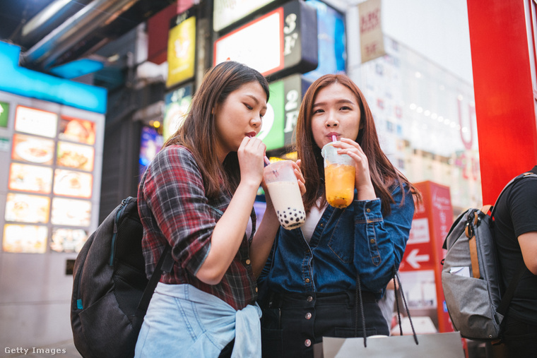 A Bubble Tea elsősorban a fiatalok körében népszerű. (Fotó: simon2579 / Getty Images Hungary)