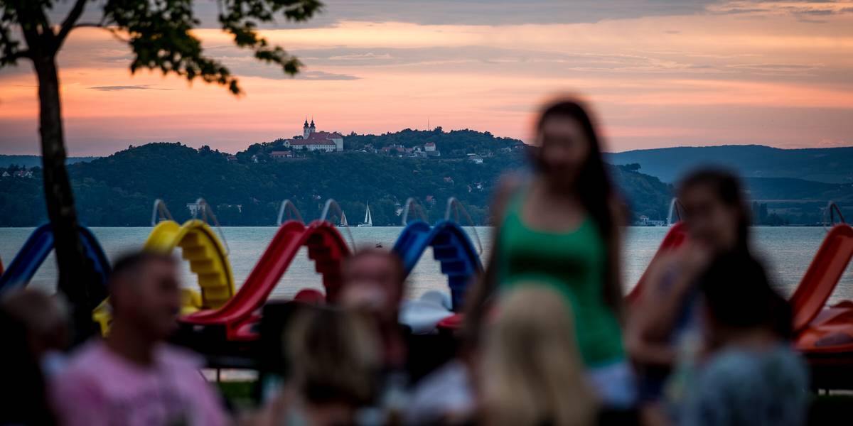 Lakópark épülhet a Balaton Sound kempingjének területén