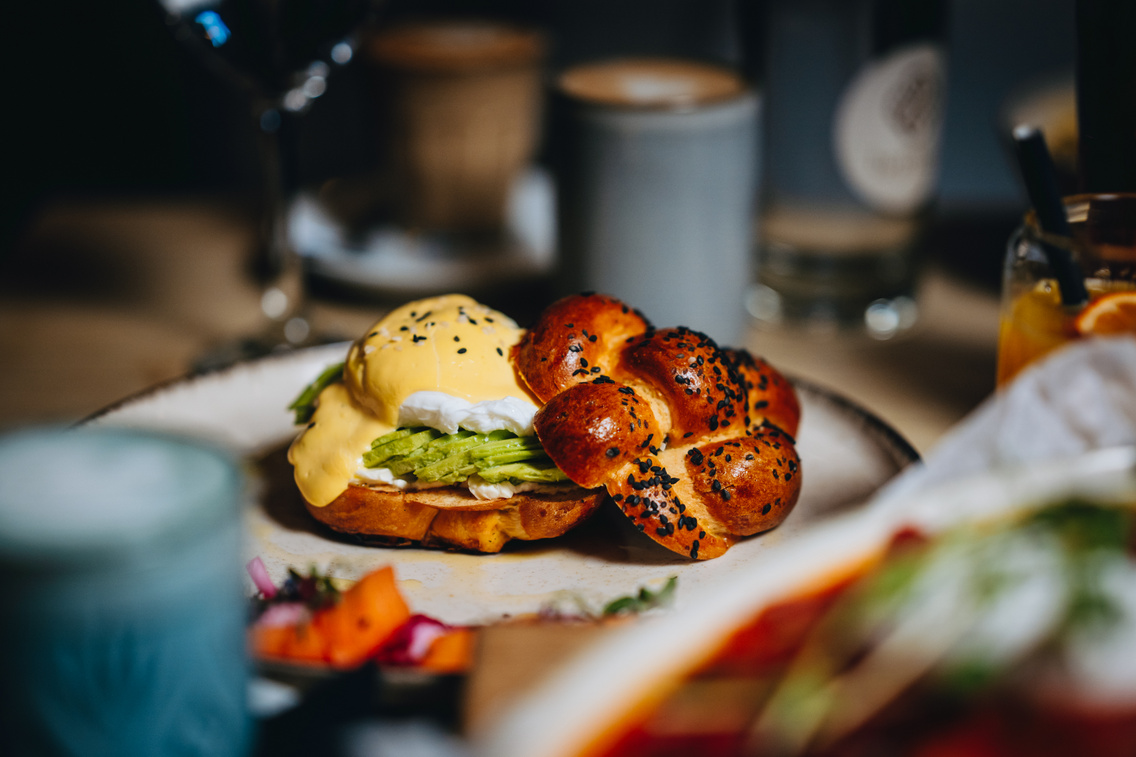 Avocado poached eggs barhesz