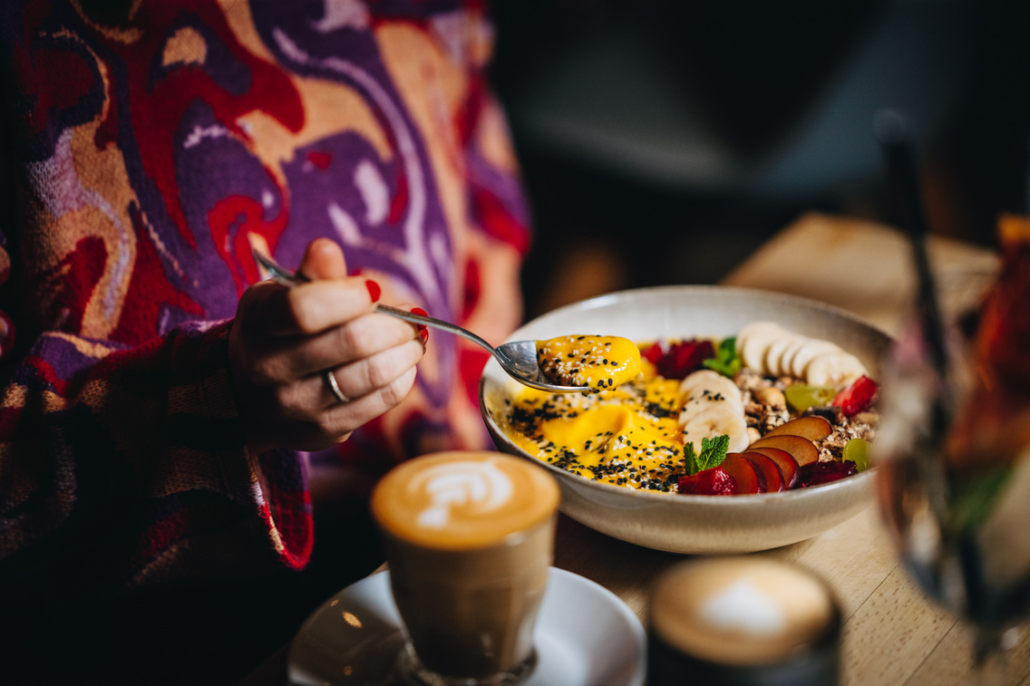 Mango smoothie bowl