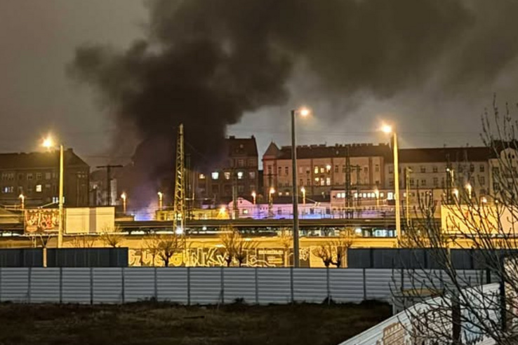 Lángra kapott egy mozdony a&nbsp;Keleti pályaudvaron, a MÁV a&nbsp;szándékos gyújtogatás lehetőségét sem zárja ki