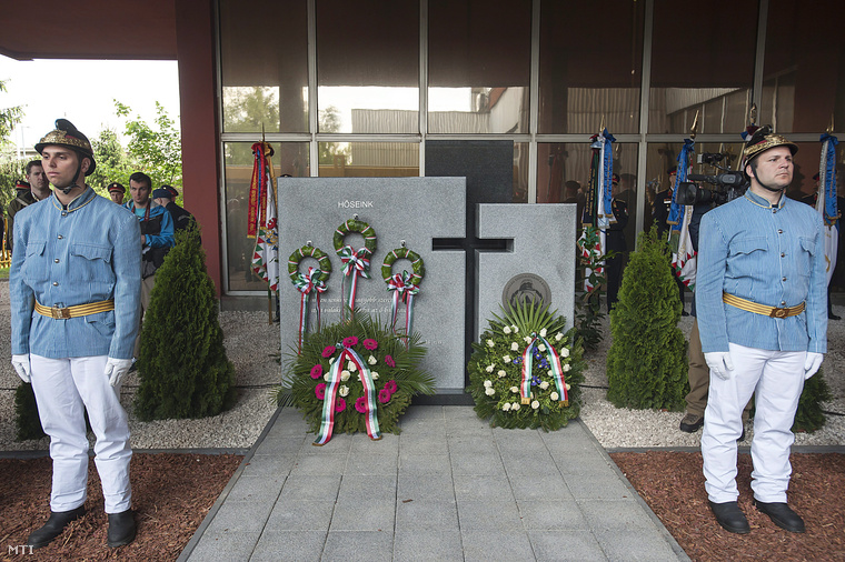 A katasztrófák elleni védekezés során elhunytak tiszteletére állított emlékmű