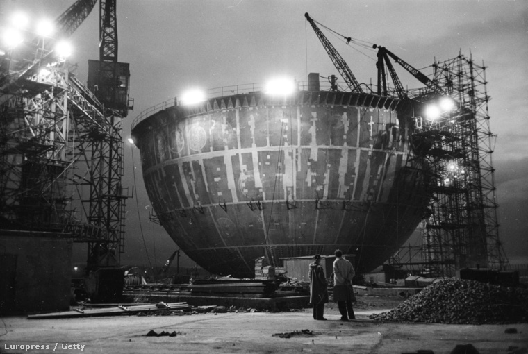 A Dounray-erőmű épülő reaktora, 1956.