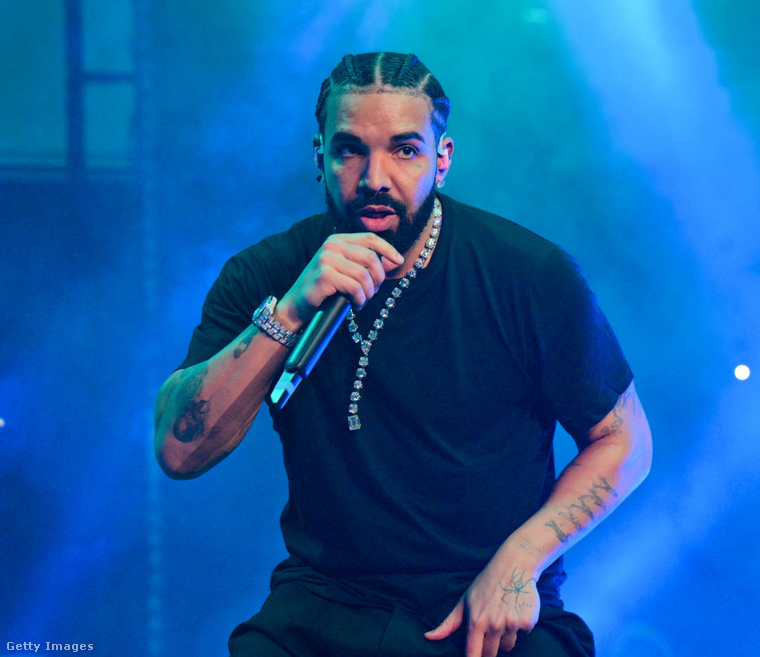 Drake – Aubrey Drake Graham&nbsp;A világhírű rapper a középső nevét, a „Drake”-et választotta művésznévként, mert úgy gondolta, az jobban illik a rapvilágba, mint az Aubrey.