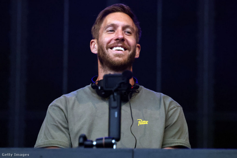 Calvin Harris – Adam Wiles&nbsp;A DJ úgy gondolta, hogy a „Calvin Harris” név fajilag semlegesebb hangzású, és ezért választotta ezt a művésznevet a karrierje elején.