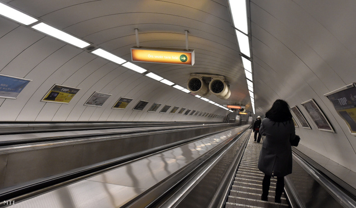 A 2-es metróvonal Déli pályaudvari végállomásának mozgólépcsői 2017. január 11-én