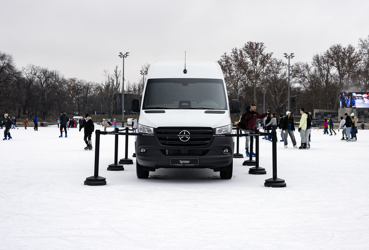 A Mercedes-Benz Sprinter debütálásakor úttörő volt a biztonsági és vezetéstámogató rendszerek terén, és a modellfrissítések idején is fenntartotta vezető szerepét az innovációk bevezetésében