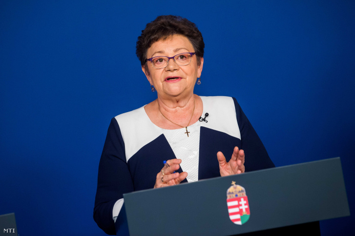 Müller Cecília országos tiszti főorvos beszél a koronavírus-járvány elleni védekezésért felelős operatív törzs utolsó alkalommal megtartott online sajtótájékoztatóján 2020. június 17-én
