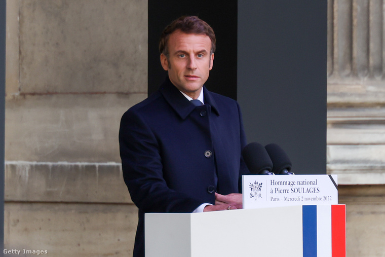 A Louvre átalakításának tervét és a Mona Lisa új helyiségbe költöztetését maga Emmanuel Macron elnök jelentette be. (Fotó: Pierre Suu / Getty Images Hungary)