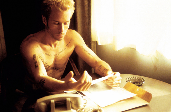 Guy Pearce a Memento című filmben