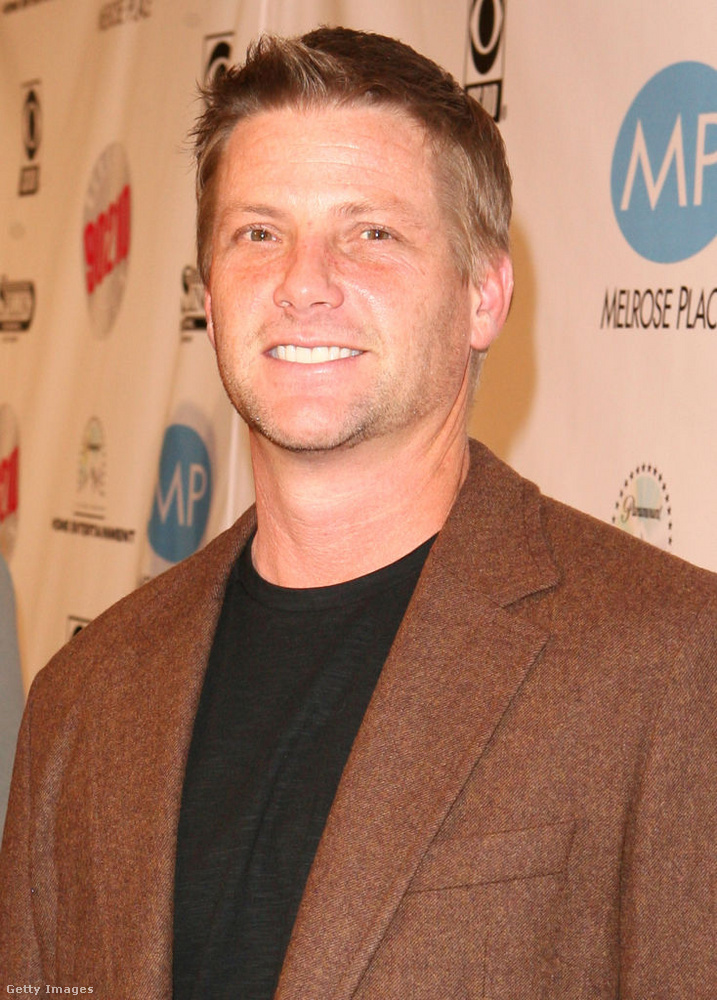 Doug Savant: a Melrose Place jófiúja&nbsp;Doug Savant a Melrose Place-ben Matt Fielding szerepét játszotta, aki a sorozat egyik első, nyíltan meleg karaktere volt a 90-es évek televíziózásában