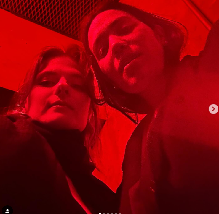 Louisa ezzel a képpel vállalta fel kapcsolatát Annával 2024 nyarán az Instagramon.