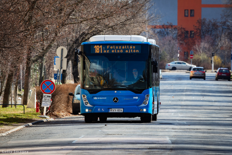 A buszvezetők akár havi bruttó 730 ezer forintot is kereshetnek. (Fotó: Jozsef Soos / Getty Images Hungary)