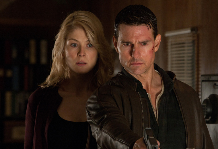 Rosamund Pikeöt hónapos terhes volt, amikor Tom Cruise oldalán szerepelt a Jack Reacher című akciófilmben