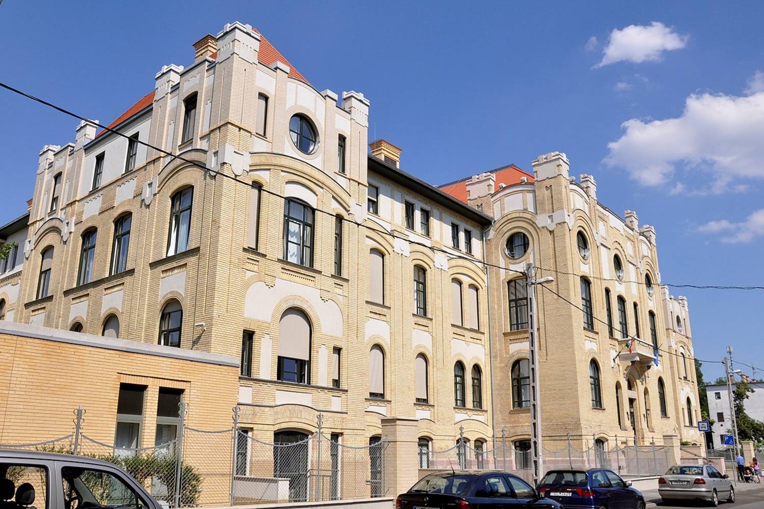 1280px-Uzsoki Hospital 10