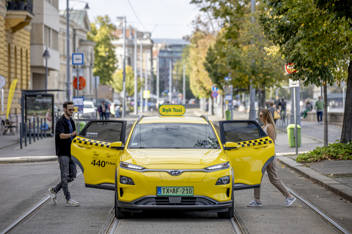 Autoba szallos