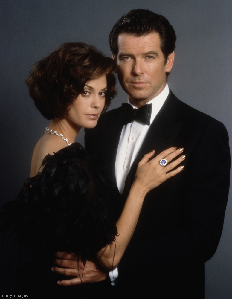  Teri Hatcher (A holnap markában, 1997)&nbsp;Paris Carver szerepében egy érzelmes és titokzatos Bond-lányt játszott.