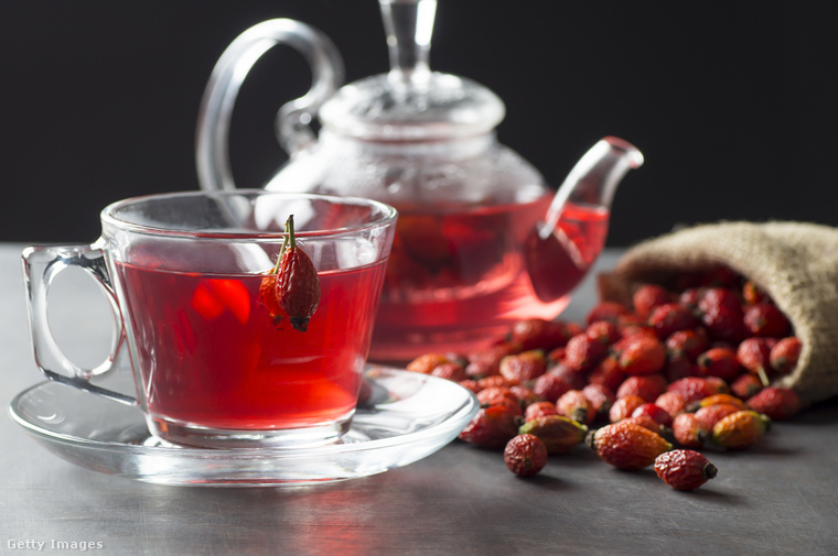 Csipkebogyó tea. (Fotó: mescioglu / Getty Images Hungary)