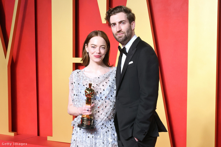 Emma Stone – Dave McCary&nbsp;Miután szakított Garfielddel, Emma Stone ismét egy világos hajú férfi oldalán találta meg a boldogságot: férje, Dave McCary szintén szőkés-vörös árnyalatú hajjal rendelkezik, ami megerősíti, hogy a színésznőnek egyértelműen ez a zsánere.