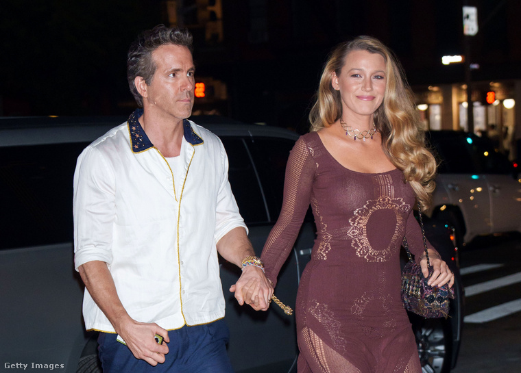 Ryan Reynolds – Blake Lively&nbsp;Miután elvált Scarlett Johanssontól, Ryan Reynolds újra egy elbűvölő, szőke nőt választott – Blake Lively-t, akivel 2012-ben házasodott össze