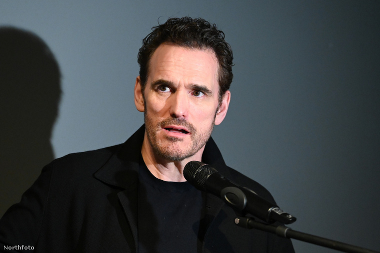 Matt Dillon 60 éves lett, és még mindig ő az egyik legstílusosabb fickó HollywoodbanA nyolcvanas évek szívtiprója ma ünnepli kerek születésnapját, de ahelyett, hogy visszavonulna, most is meghódítja a divatvilágot! A német luxusmárka, az MCM új kampányában egy futurisztikus, űrhangulatú fotósorozat főszereplője lett