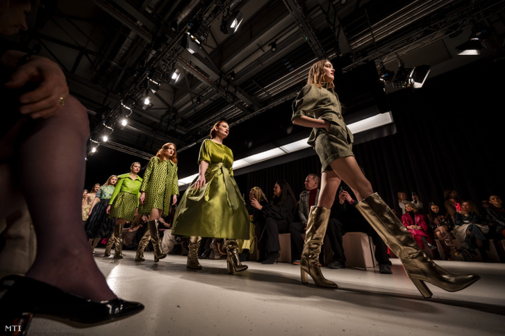Katti Zoób kollekciójának bemutatója a 15. Budapest Central European Fashion Week rendezvényen, a Millenárison 2025. február 16-án