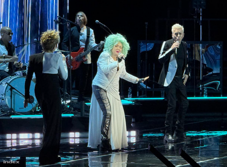 Cyndi Lauper február 19-én a Budapest Arénában