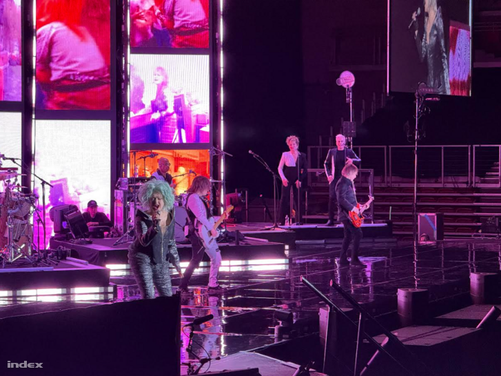 Cyndi Lauper február 19-én a Budapest Arénában