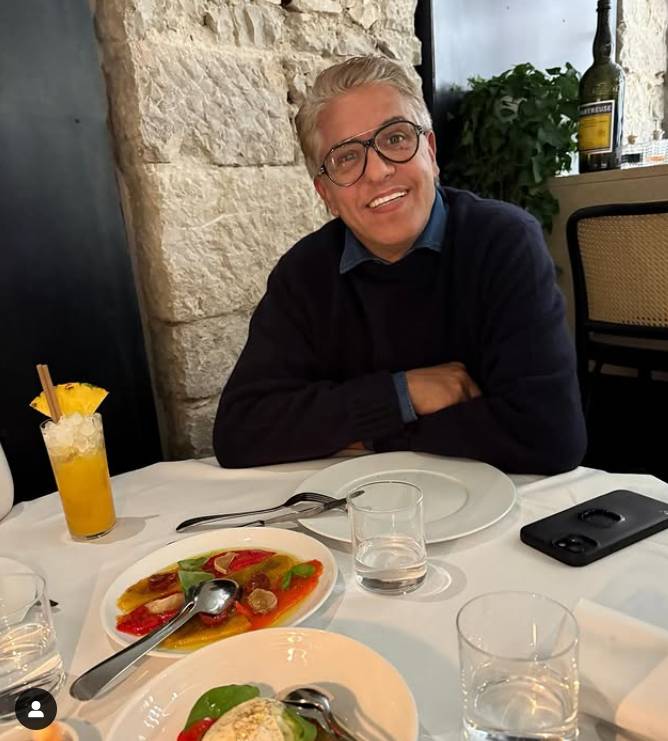 Samy Naceri szemüvegben és hosszabb hajjal - hirtelen rá sem ismertünk.