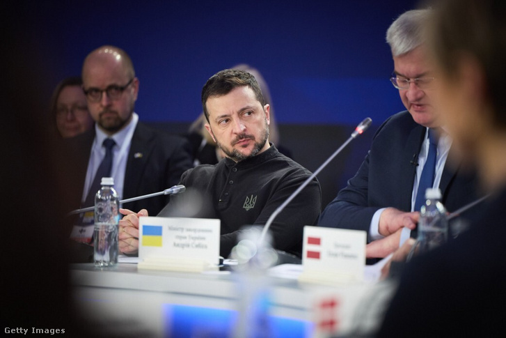 Volodimir Zelenszkij ukrán elnök 2025. február 24-én Kijevben