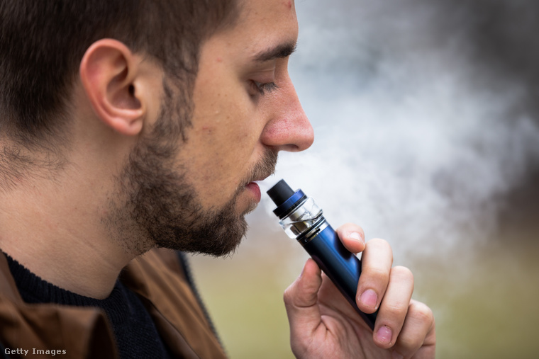 A Manchester Metropolitan Egyetem Sportintézetének szakértői egy tanulmányban vizsgálták meg az elektromos cigaretta hosszú távú hatásait. (Fotó: Matic Grmek / Getty Images Hungary)