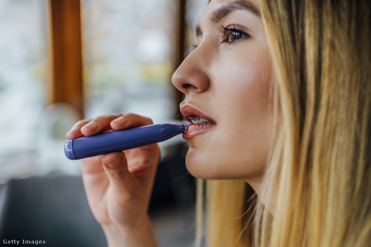 A szakértők szerint a következő hónapokban még több bizonyíték kerülhet napvilágra az elektromos cigaretta veszélyeiről. (Fotó: LordHenriVoton / Getty Images Hungary)