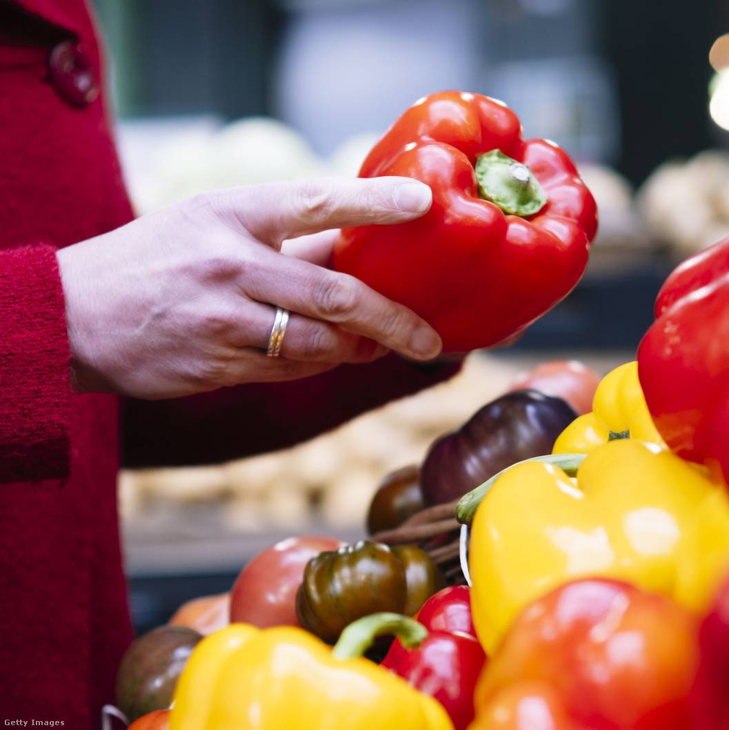 A kaliforniai paprika 200 kalóriánként 1091%-át biztosítja a napi C-vitamin bevitelnek, ráadásul rostban is gazdag – különösen a piros változat, ami kétszer annyi C-vitamint tartalmaz, mint a zöld.