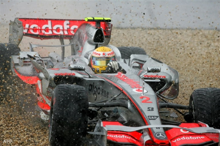 Hamilton tavaly a Nürburgringen kicsúszott az esőben