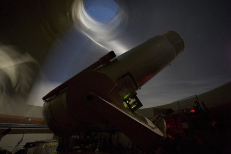 Éjszakai üzemmódban a nagy Schmidt-teleszkóp