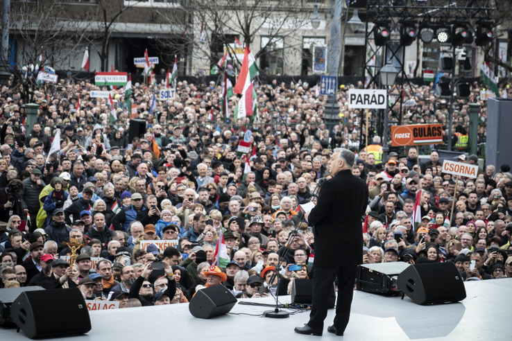 Provokációt, ezeréves stratégiát és mozgósító erőt is látnak Orbán Viktor beszédében