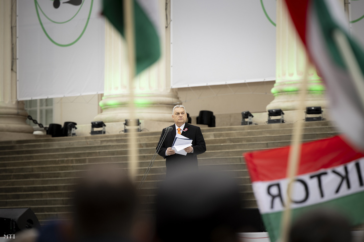 Orbán Viktor miniszterelnök beszédet mond az 1848/49-es forradalom és szabadságharc 177. évfordulója alkalmából tartott állami díszünnepségen a Múzeumkertben 2025. március 15-én