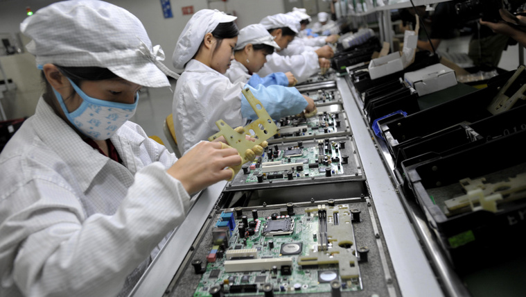 Munkások a Foxconn egyik gyárában