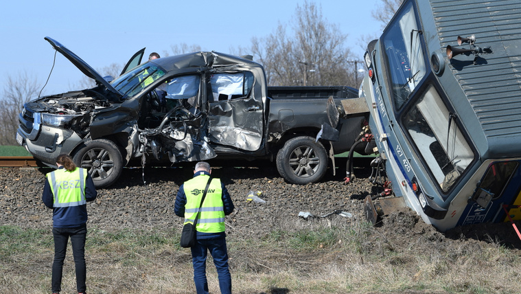 Megrázó fotókon a tiszaeszlári vonatbaleset