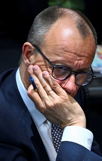 Még azelőtt bukhat a kormányfő, hogy a hatalom a kezébe kerülne
